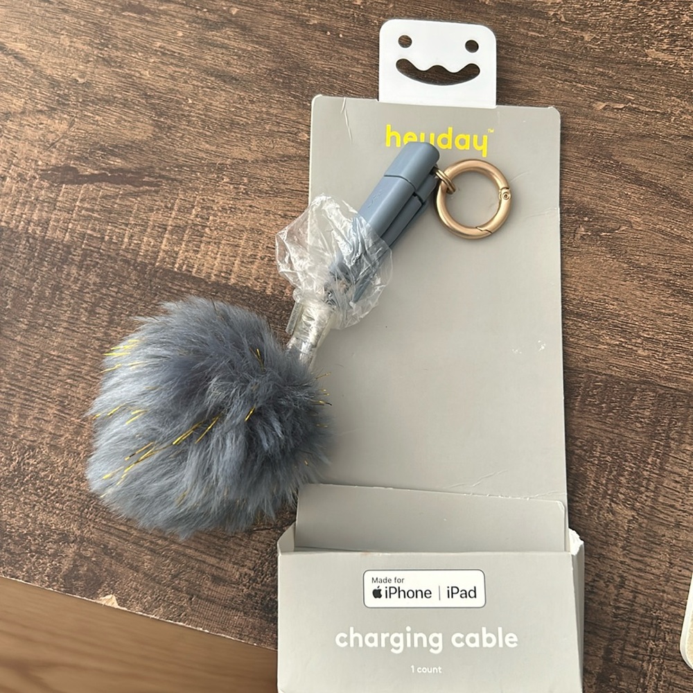 heyday charging cable decorative clip-on. Made for iPhone & iPad. Blue w/gold